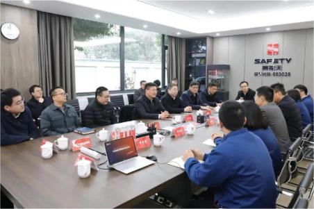 Gu Wenhao, mayor of Xishan District, Wuxi City, and his delegation visited and expressed their condolences