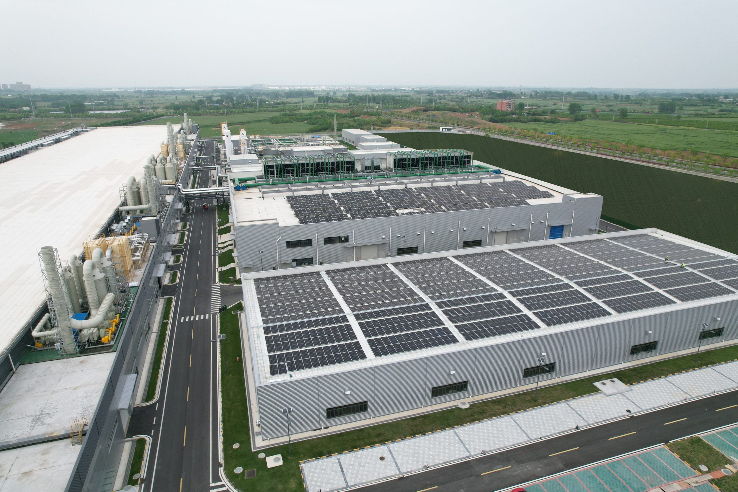 One step closer to a zero-carbon factory! Saifutian's self-produced and self-built project: Construction of distributed photovoltaic power generation on the roof of Anhui Mingguang base is underway